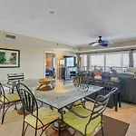 Harbor Landing 203B - Spacious Condo With Views Of The Harbor And Gulf