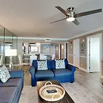 Edgewater 810
