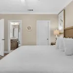 Pavilion Palms 104C By Newman-Dailey