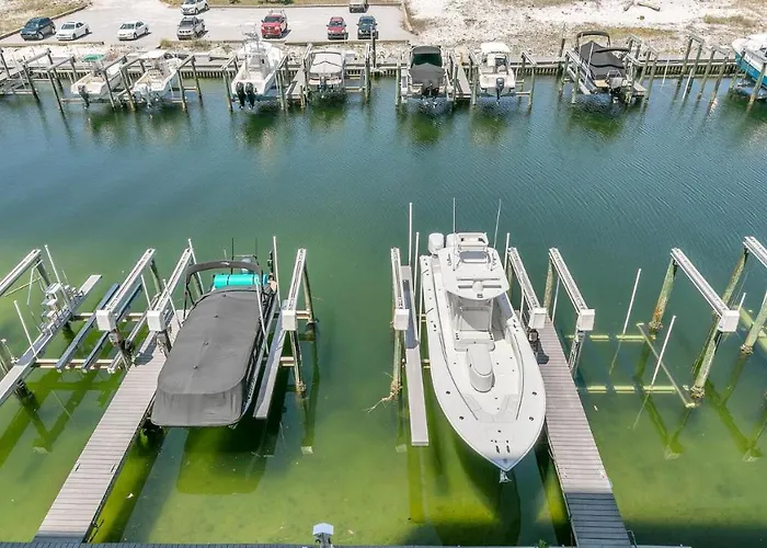 Harbor Landing 203B - Spacious Condo With Views Of The Harbor And Gulf