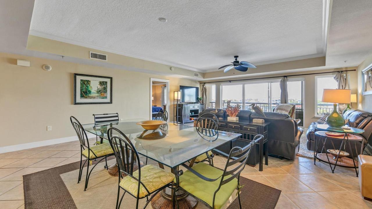 Harbor Landing 203b - Spacious With Views Of The Harbor And Gulf