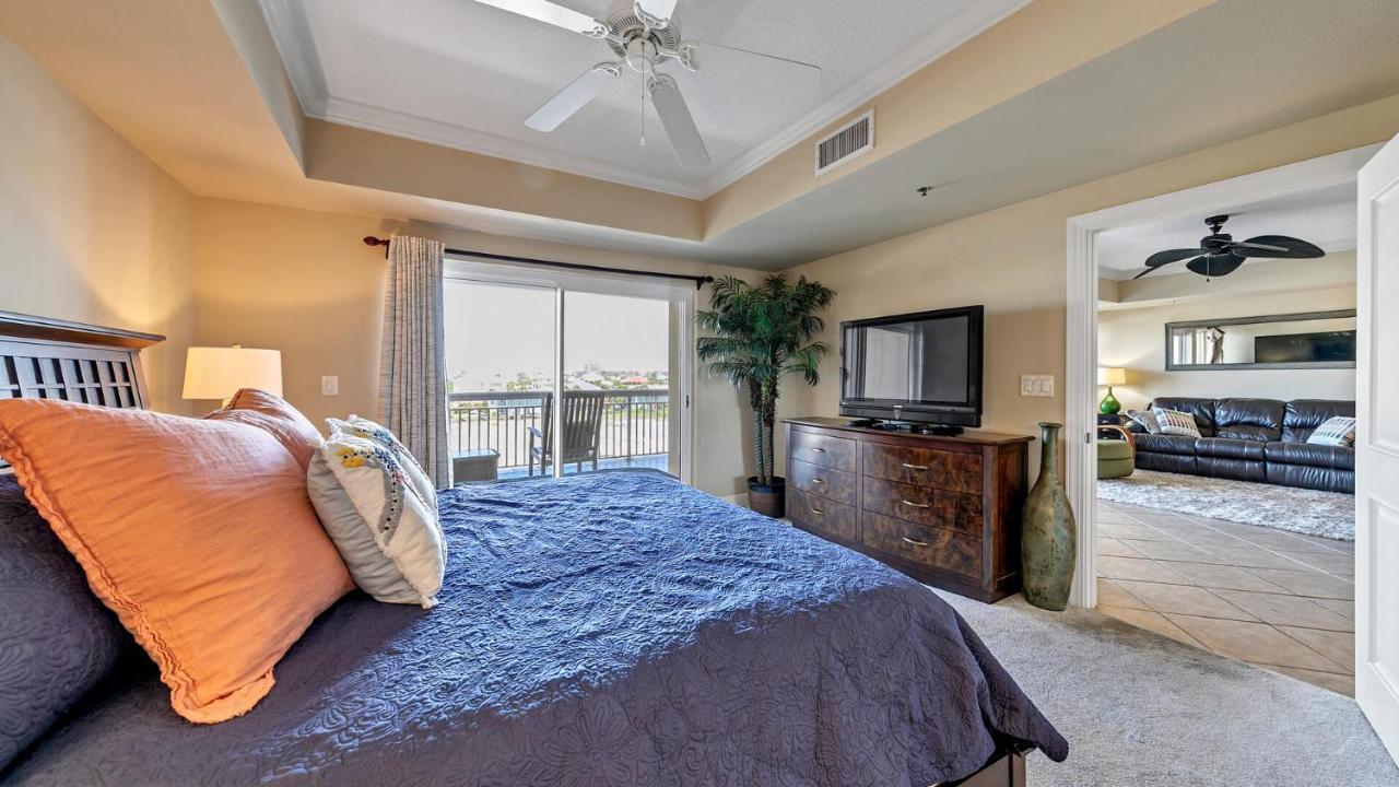 Harbor Landing 203b - Spacious With Views Of The Harbor And Gulf