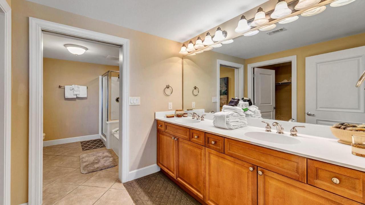 Harbor Landing 203b - Spacious With Views Of The Harbor And Gulf * Destin