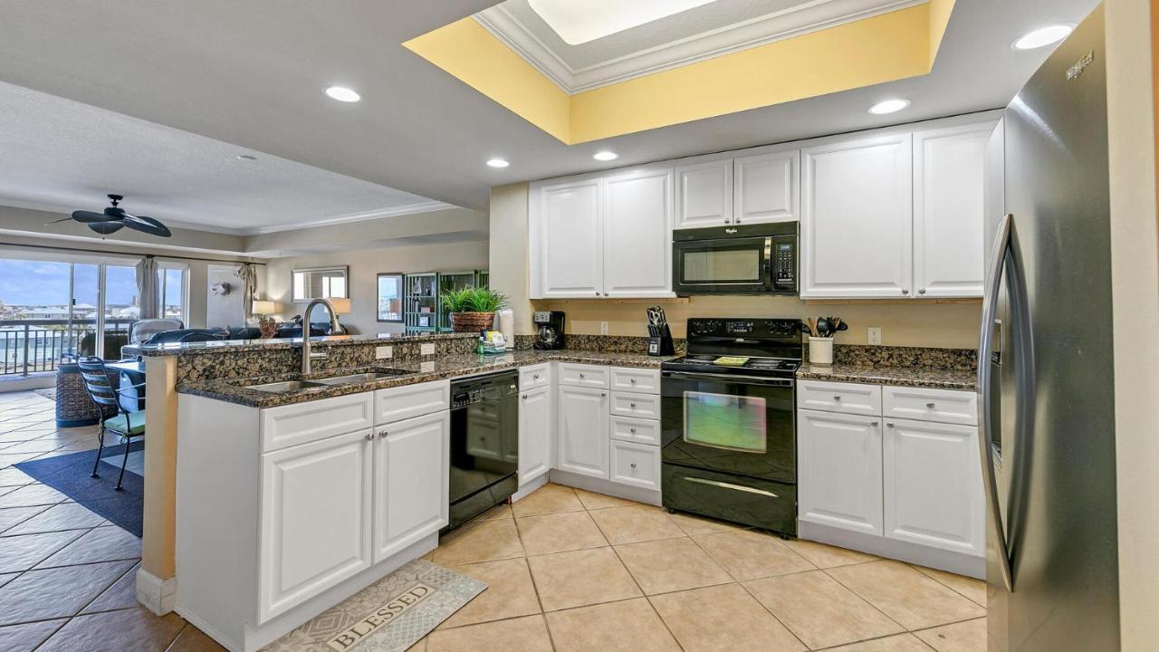 Harbor Landing 203b - Spacious With Views Of The Harbor And Gulf Holiday home