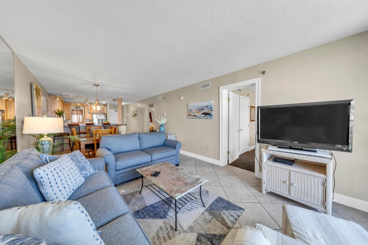 On The Gulf 205 - Updated Gulf Front With Free Service Holiday home