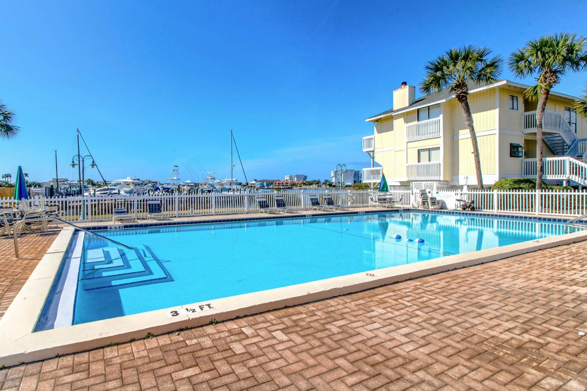 Hotel ​sandpiper Cove *