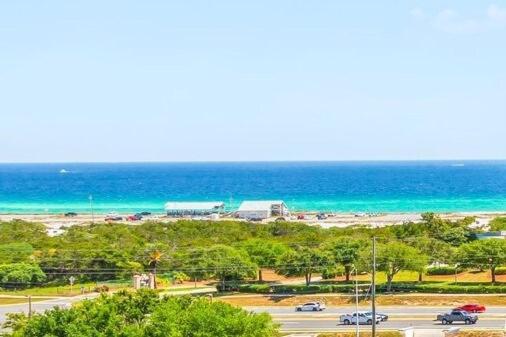 Sunrise Surprise 9th Floor 2br 2 Ba King Shuttle, Heated Pool! Holiday home Destin