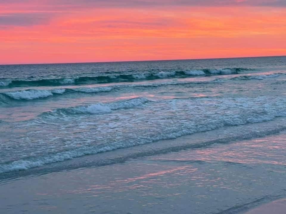 Holiday home Sunrise Surprise 9th Floor 2br 2 Ba King Shuttle, Heated Pool! Destin