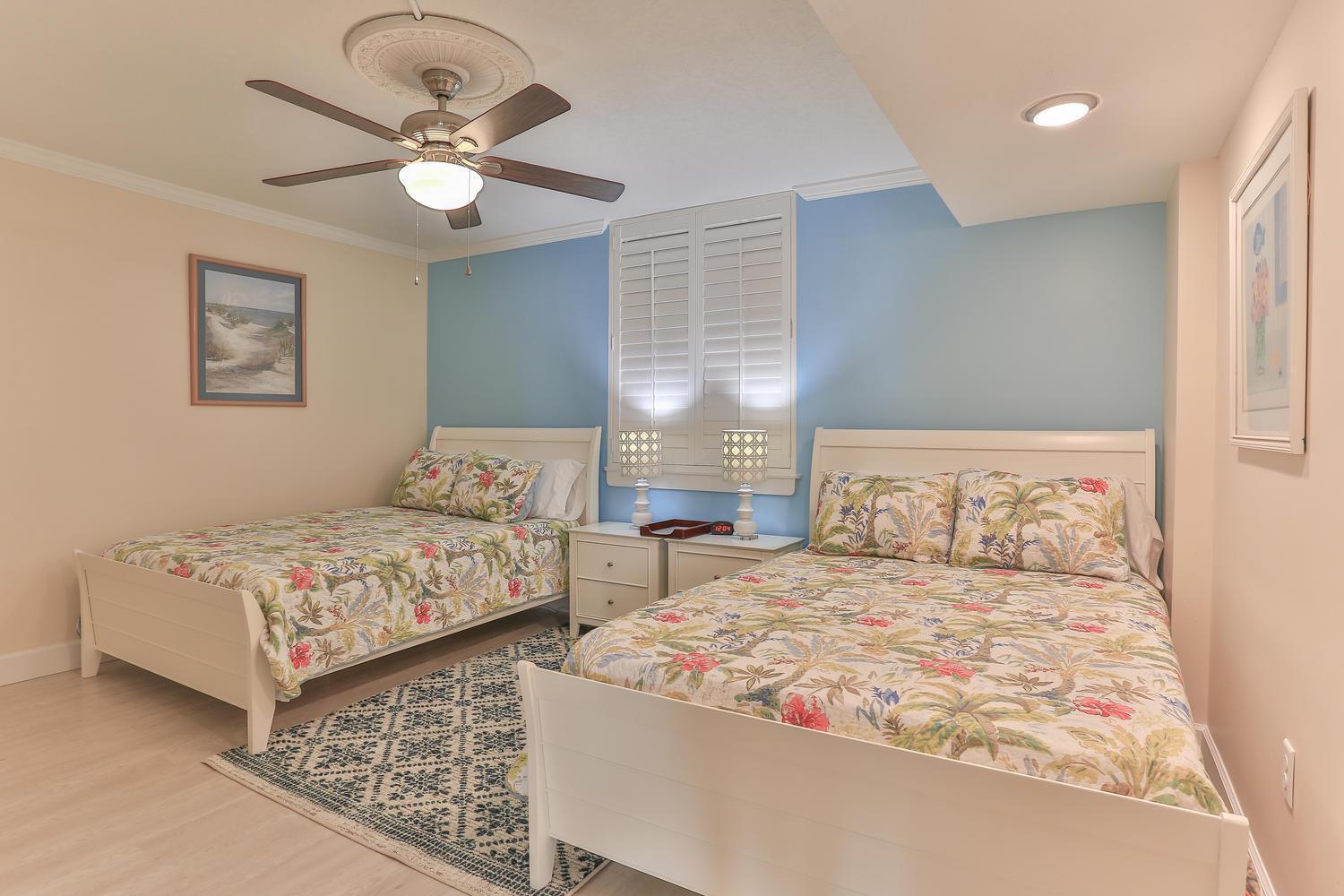Dolphin Point 402c - 2br Updated With Harbor And Gulf Views