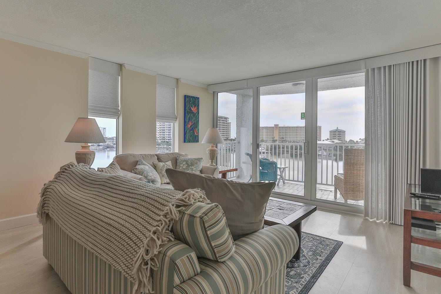 Dolphin Point 402c - 2br Updated With Harbor And Gulf Views *