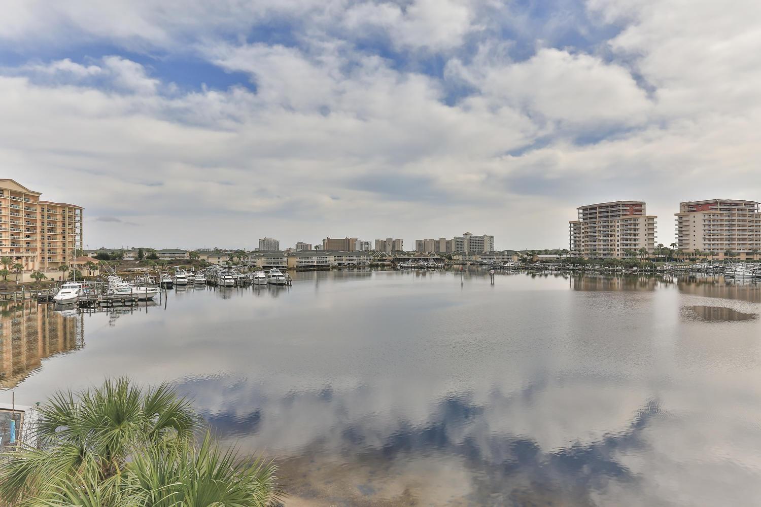 Dolphin Point 402c - 2br Updated With Harbor And Gulf Views Holiday home Destin