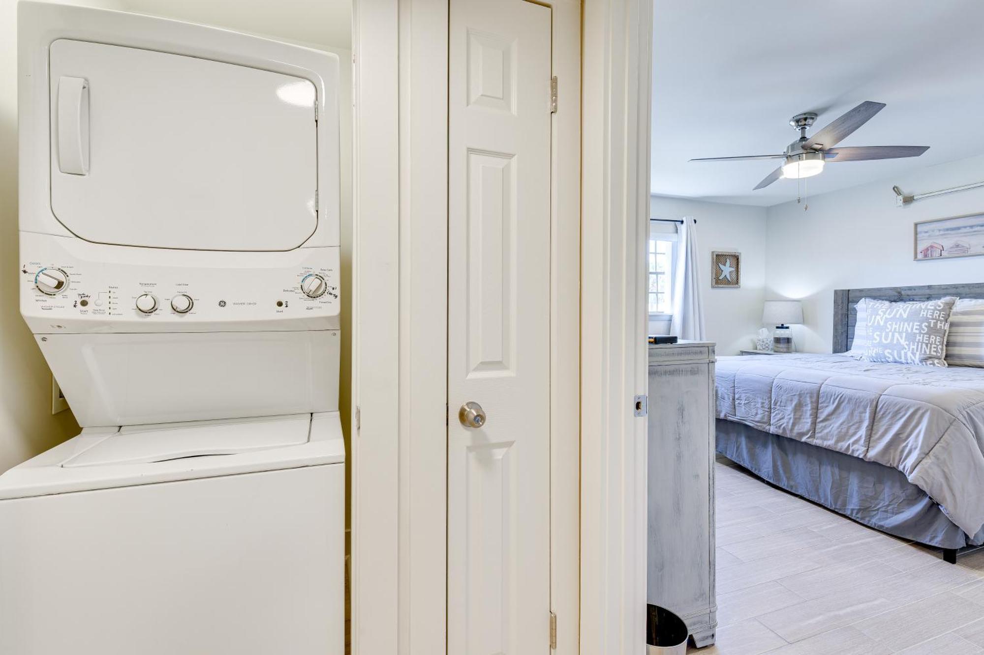 Miramar With Pool Access Walk To Beach!