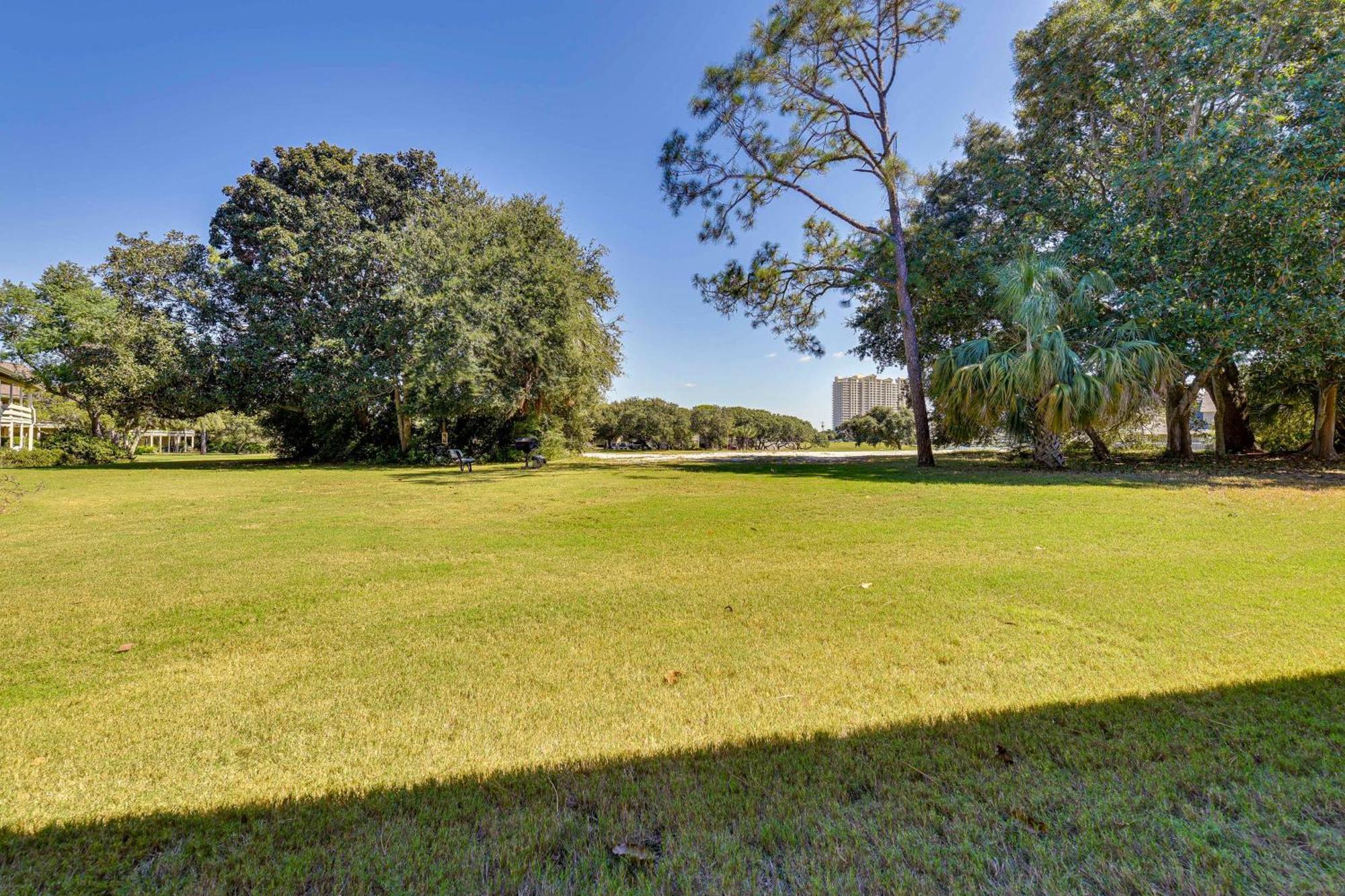 Apartment Miramar With Pool Access Walk To Beach!