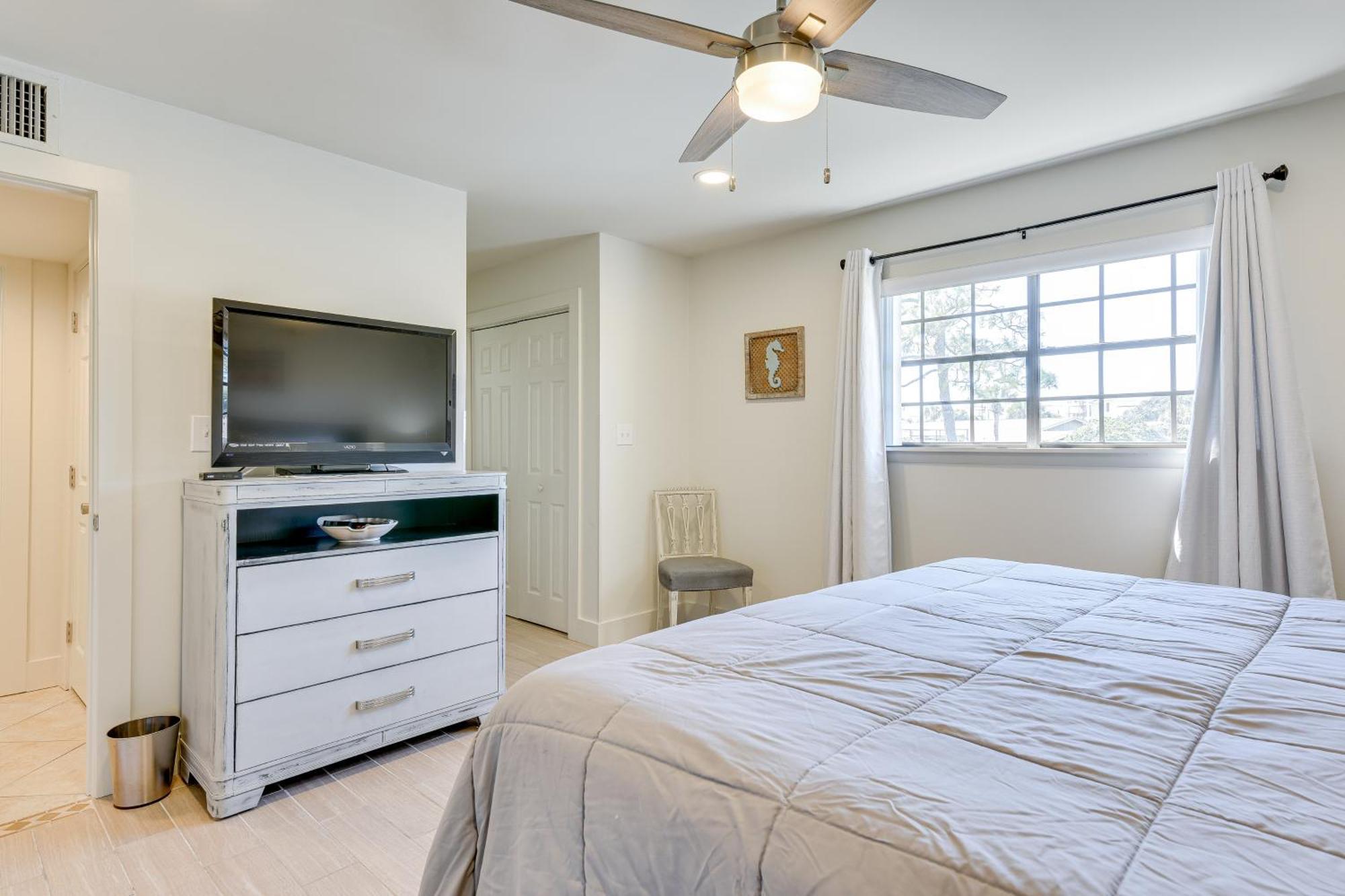 Miramar With Pool Access Walk To Beach! Apartment