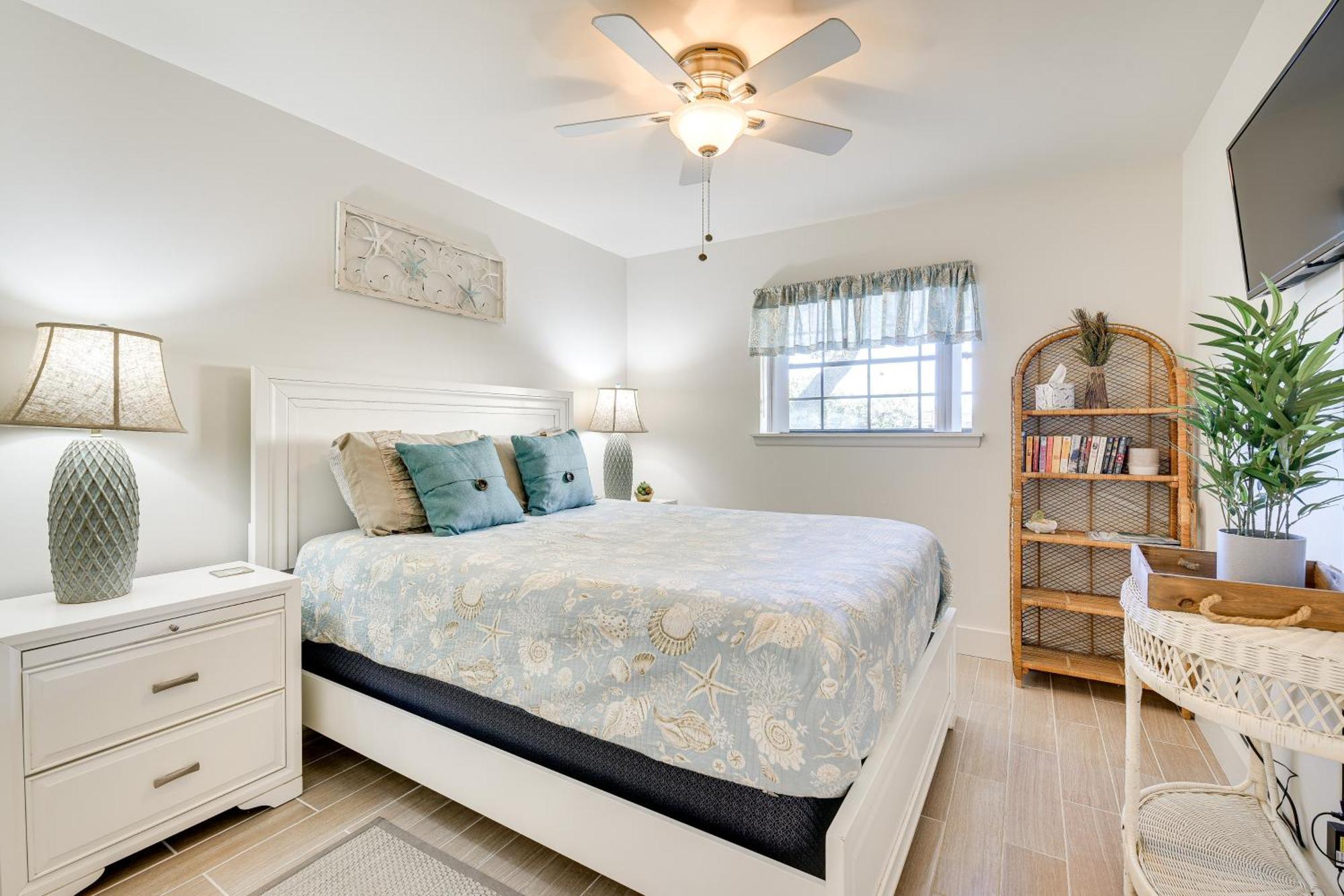 Apartment Miramar With Pool Access Walk To Beach!