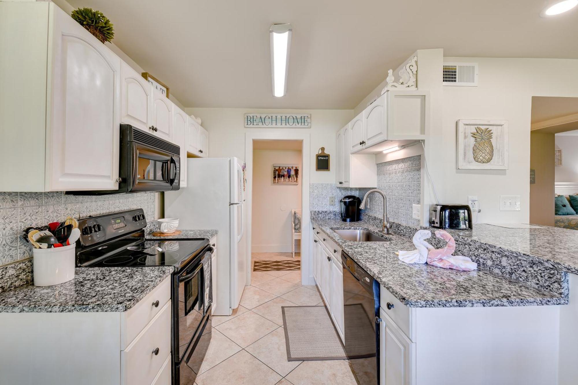 Miramar With Pool Access Walk To Beach! Destin