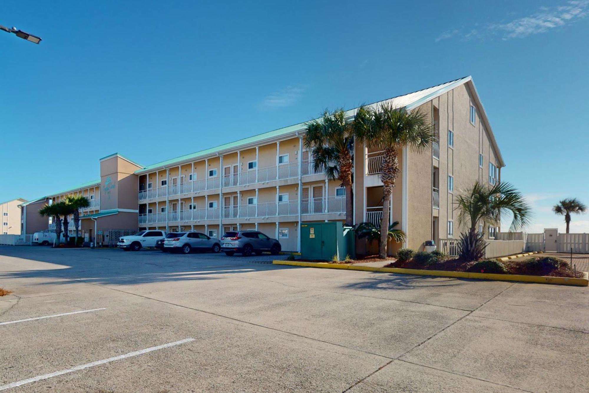 Crystal Sands Apartment *