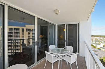 Shoreline Towers By Isle Hotel 3*