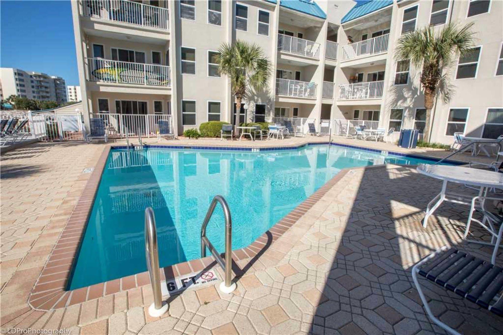Poolside By Isle Hotel