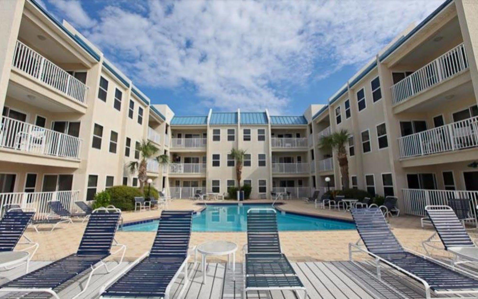 Poolside By Isle Hotel 3*