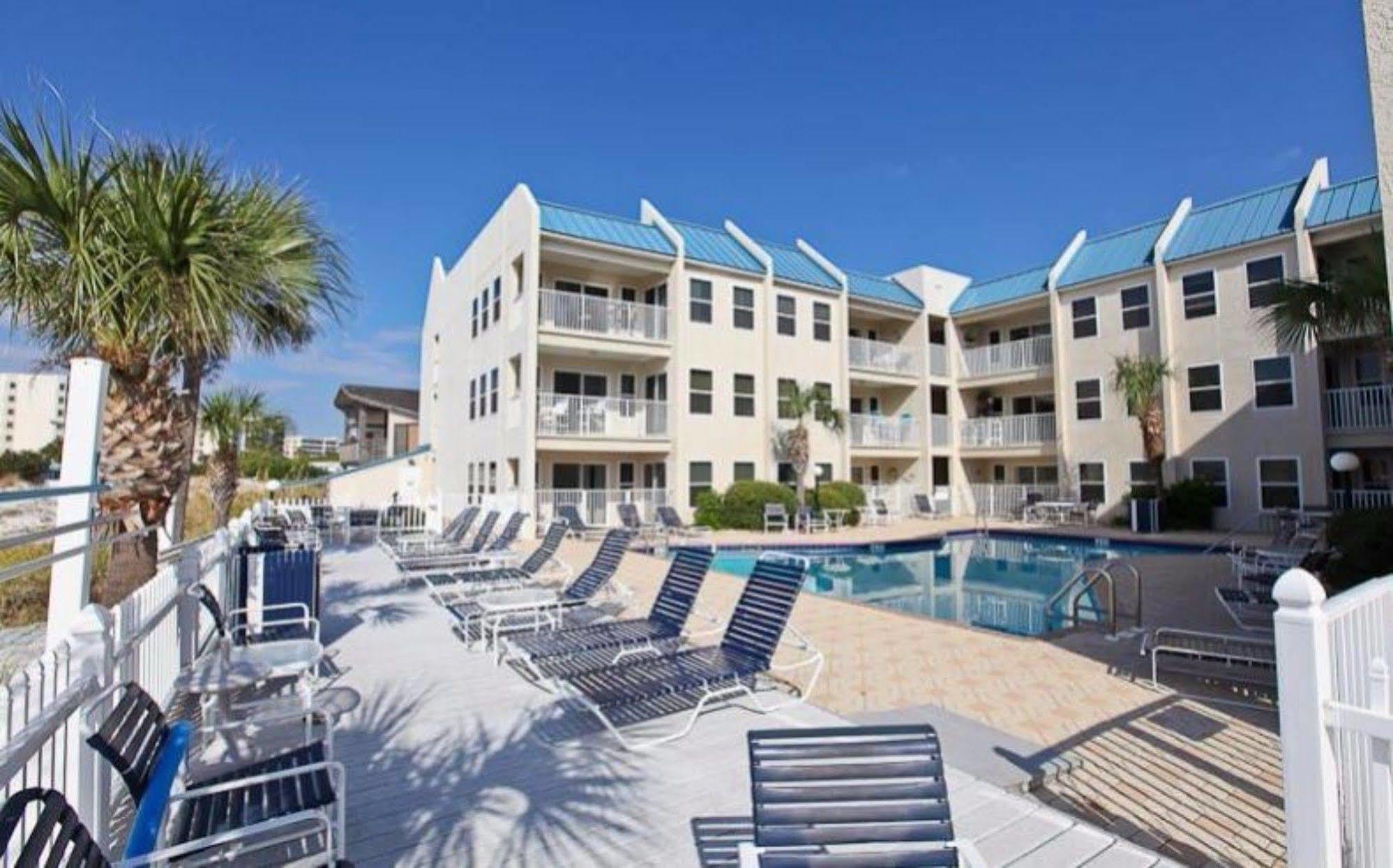 Poolside By Isle Hotel
