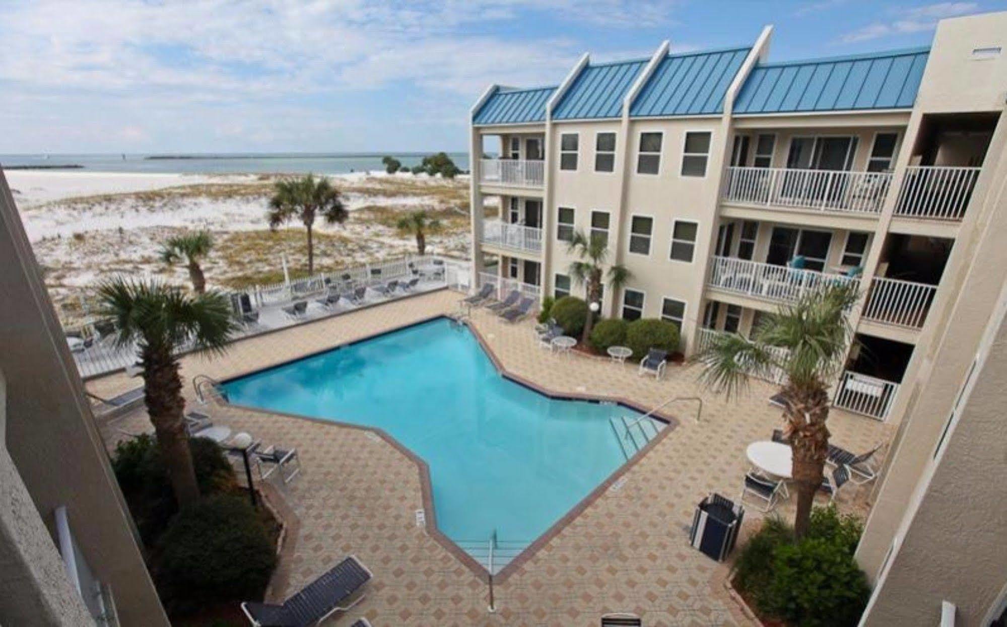 Hotel Poolside By Isle 3*