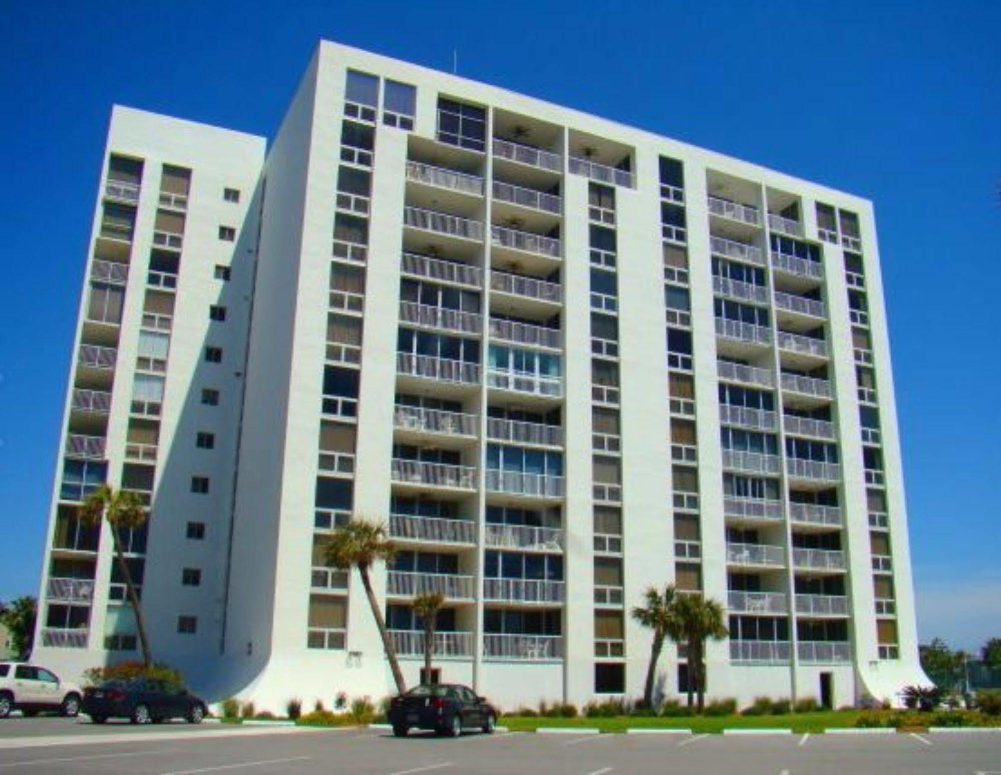 Shoreline Towers By Isle