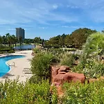 Ocean View Luxurious Condo-Best Location + Balcony