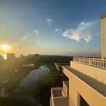 Ocean View Luxurious Condo-Best Location + Balcony