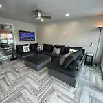 Red Hot Retreat - Updated Holiday Isle Townhome On The Destin Harbor