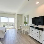 Destin Resort Studio With Pool - Walk To Beach!