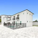 Mer Soleil - Brand New Luxury Retreat!