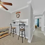 Sandprints II B-1 Sleeps 4 Close To Beach
