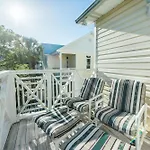 Brzee Bungalow