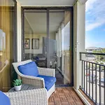 Airy Destin Condo With Pool - Walk To Private Beach!