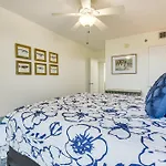 Airy Destin Condo With Pool - Walk To Private Beach!