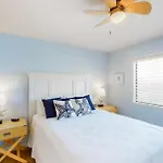 Green Reef # 4 Gorgeous Beachfront Townhome Sleeps 8