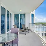 Destin Resort Getaway With Pool And Beach Shuttle!