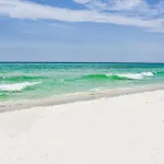 Boomerang Beach House With Private Beach