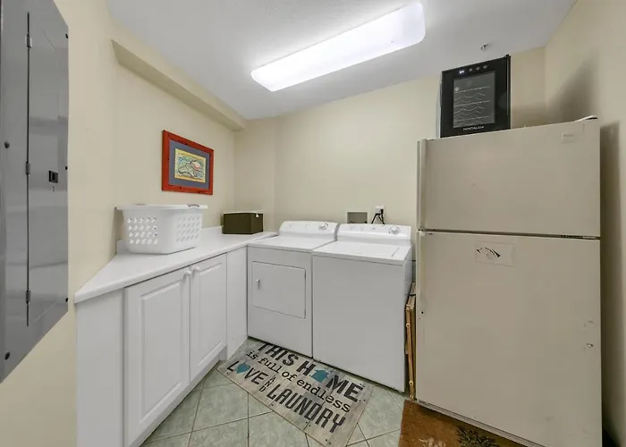 Amalfi Coast 113B - Steps From The Beach 2Bd 2Ba