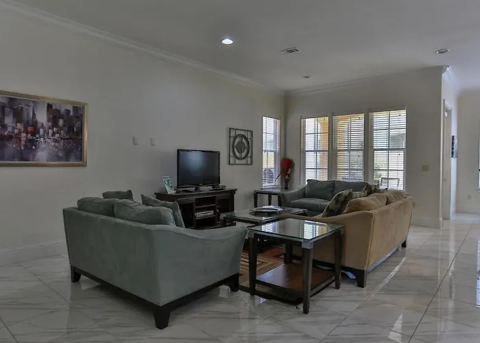 Playa Blanca - Steps To The Beach Sleeps 14 Has Community Pool