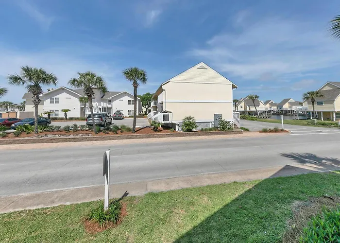 Newly Remodeled Studio In Sandpiper Cove Now With Free Beach Service And Pet Friendly