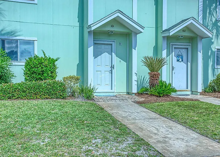Southbay 101 Completely Remodeled 3 Bedroom Townhome Only 30 Yards From The Beach