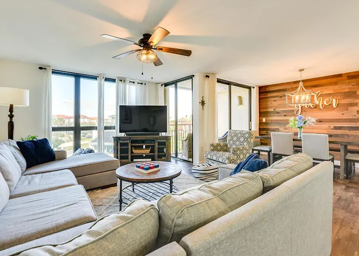 Airy Destin Condo With Pool - Walk To Private Beach!
