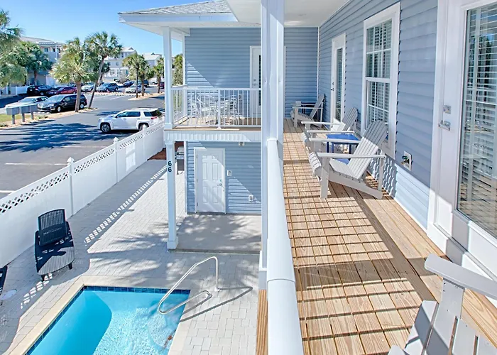 Pier Destiny 66 Pompano Street