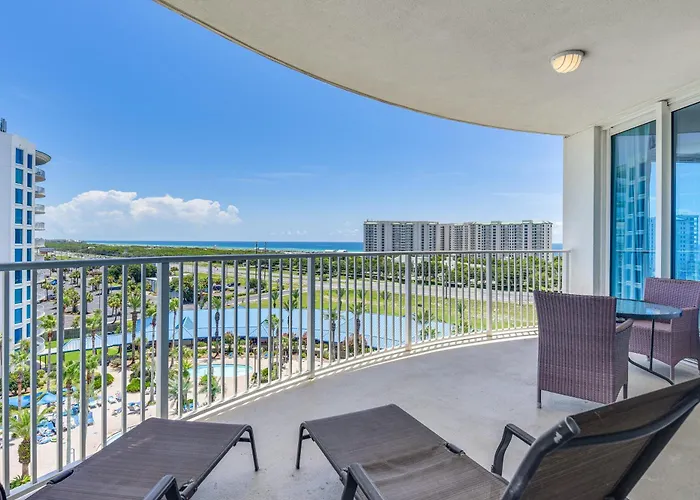 Destin Resort Getaway With Pool And Beach Shuttle!