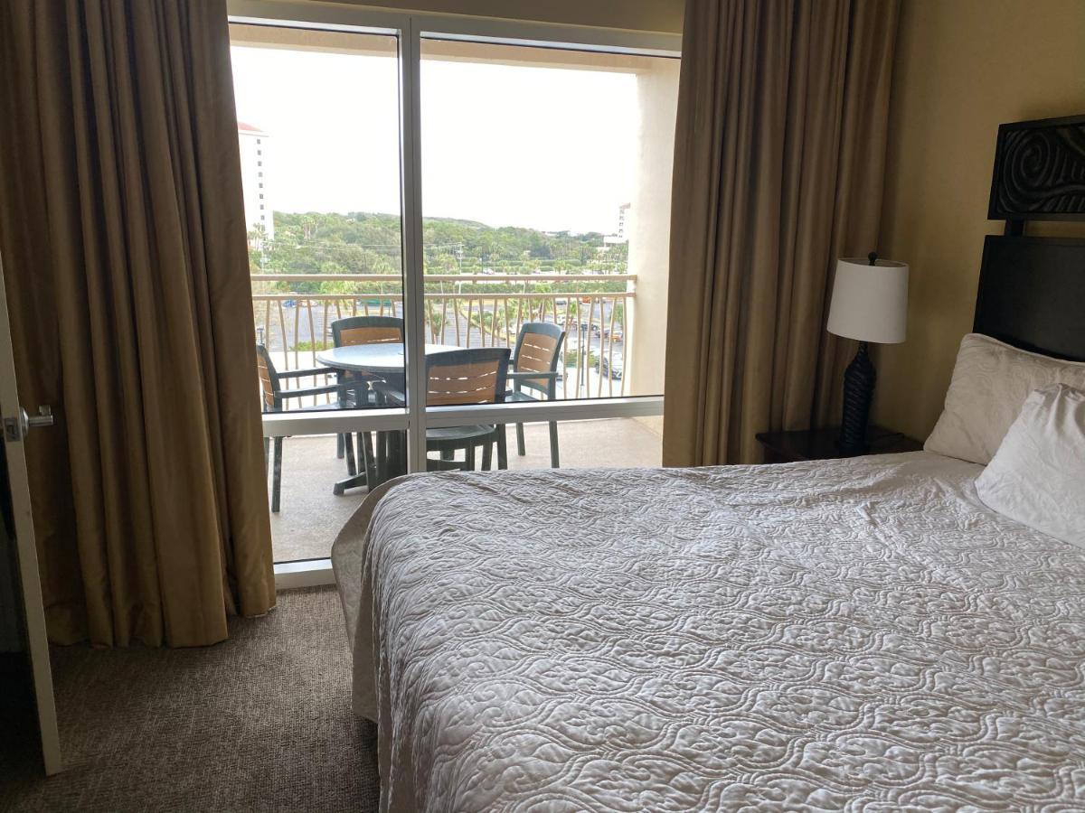 Ocean View Luxurious Condo-best Location + Balcony *