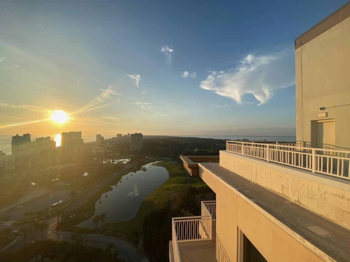 Ocean View Luxurious Condo-best Location + Balcony Apartment *