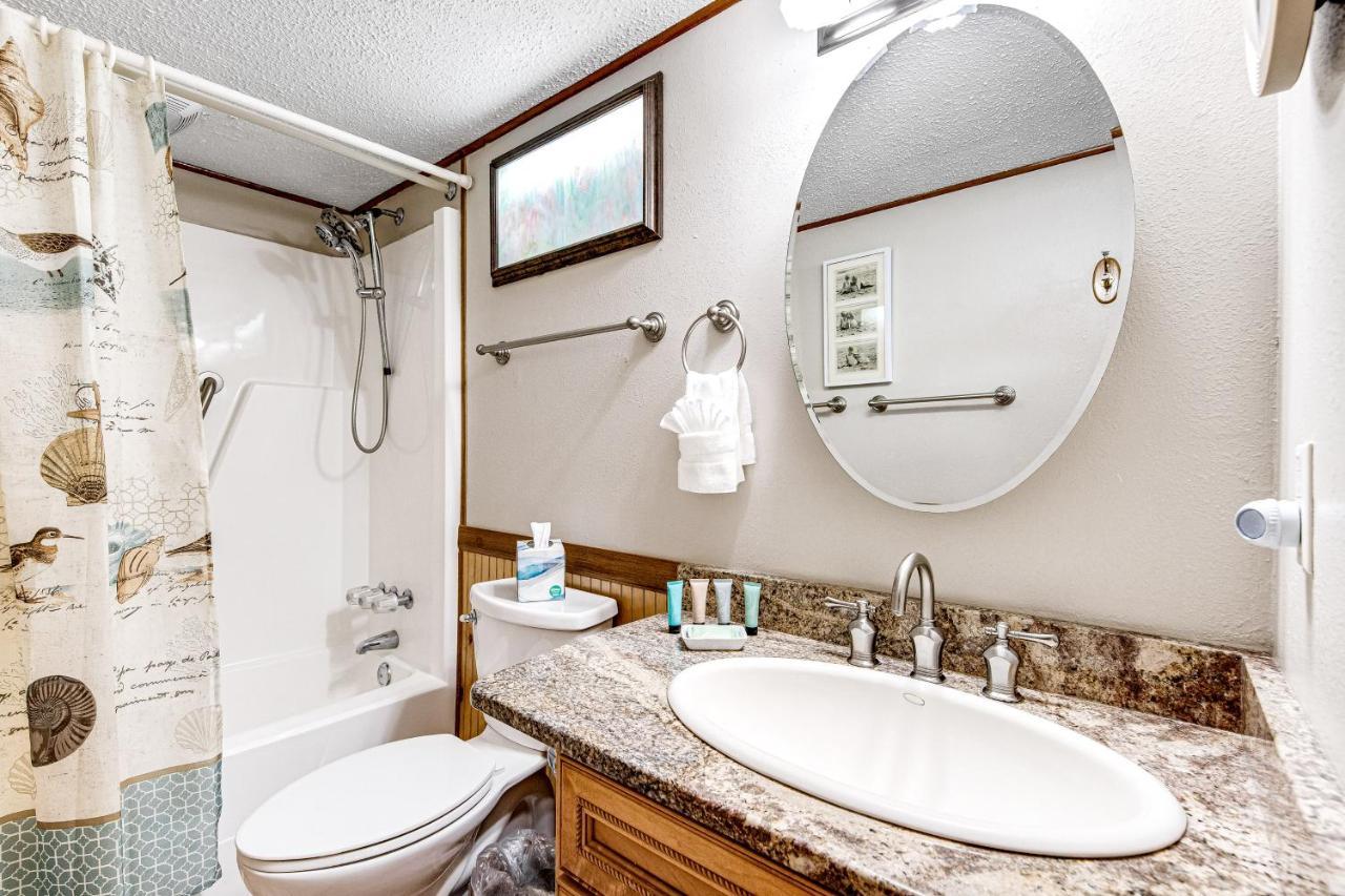 Dolphin Point #406a