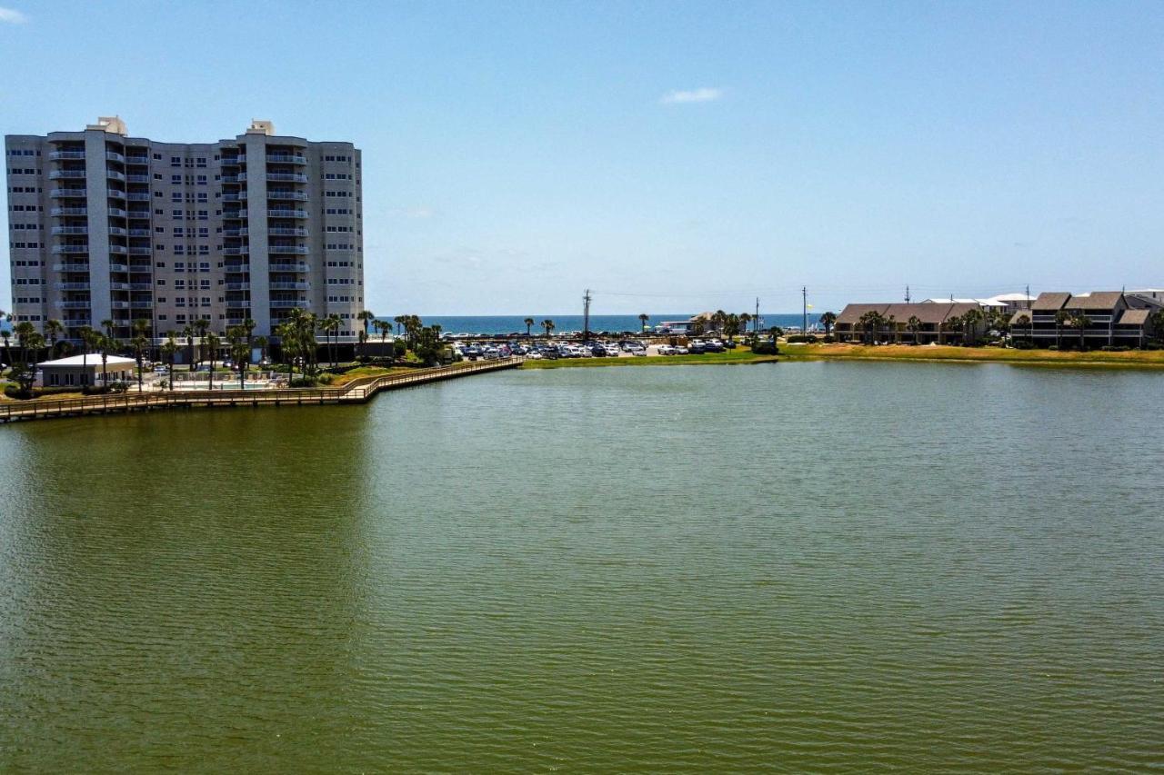 Beachy Lakefront Escape - Walk To The Shore! Villa Destin